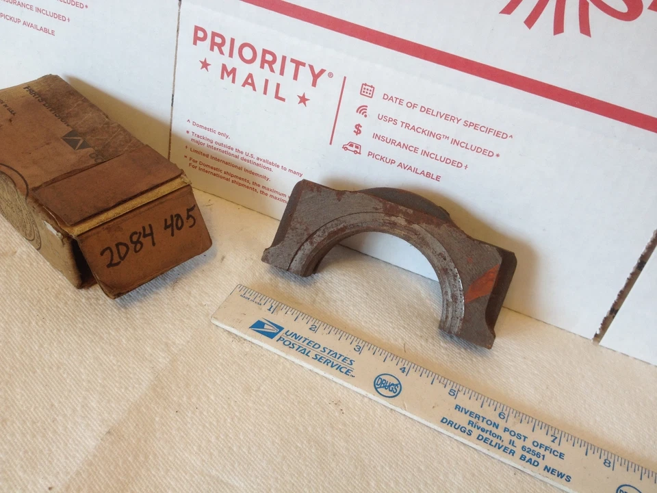 Chrysler vehicle main bearing cap, 2084405.   #3 position, 225.   Item:  6867 - Image 1 of 1