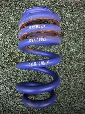 One VW T6 Transporter H&R K/P KBA 91063 29270 2HA(R) 40mm Rear Lowering Spring - Image 1 of 4