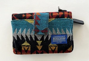 CUSTODIA SMARTPHONE PORTAFOGLIO PENDLETON LANA COLORATA STAMPA AZTECA/ZIP AROUND - Foto 1 di 5