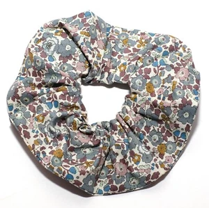 ONE HAND MADE HAIR SCRUNCHIE IN BETSY LIBERTY PRINT TANA LAWN COTTON FABRIC - Picture 1 of 2
