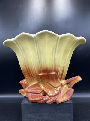 1950’s McCOY POTTERY BROWN & YELLOW SMALL FAN VASE - Image 1 of 4