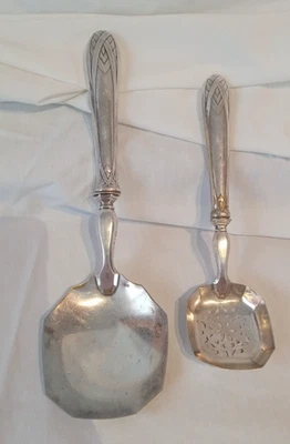 Colador de té Art Deco plateado y pala de azúcar con marca Theo ver fotos y descripción Foto 1 de 4