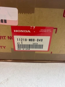 NUEVO OEM Honda 11210-MBB-D40 cárter inferior cárter VTR1000 Firestorm SuperHawk - Imagen 1 de 7