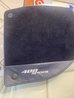 Ferrari 488 Spider - Juego de alfombrillas extraíbles. P/N 88111000 Foto 1 de 4