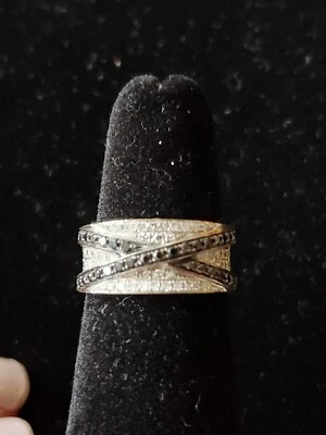 N/A. ¡ÚLTIMA OPORTUNIDAD! 2-24-25: Anillo de diseño X pavé de diamantes/diamantes negros jared 4 1/4 Foto 1 de 4