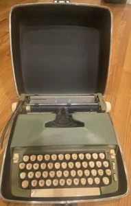 VINTAGE SMITH CORONA SUPER STERLING TYPEWRITER with CASE GREEN COLOR - LOOK! - Picture 1 of 11