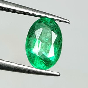 0.71 CT - Natural Zambian Emerald Green High Lustered Gem Oval Shape -7149 - Picture 1 of 2