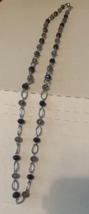 Nuevo collar de cristal transparente, azul y plateado de Macy's de 20"" de largo con cierre de cierre - Imagen 1 de 6