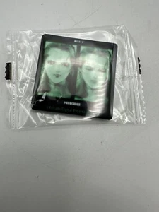 Metal Gear Solid Luminous Can Badge Naomi Hunter F/S-M412 Konami - Picture 1 of 3