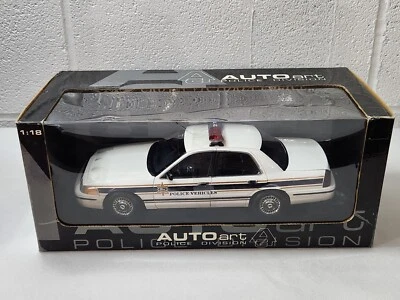 1/18 Autoart, Ford Crown Victoria 72701 (FORD POLICE VEHICLES VERSION) - Image 1 of 4