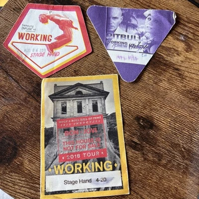 Insignias de concierto Crew Pass 2018 Bon Jovi Pitbull Plus Foto 1 de 4