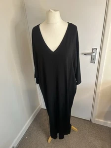 Vestido negro calce relajado talla grande &Other Stories - Imagen 1 de 7