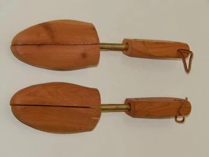 Rochester Shoe Tree Co. Red Cedar Shoe Keepers/Trees (1 Pair) Size (M) Medium US - Picture 1 of 7