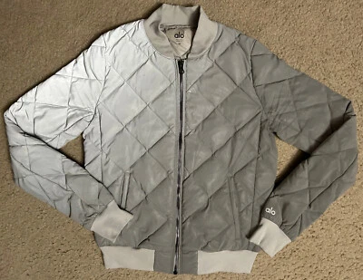 Chaqueta acolchada acolchada acolchada acolchada Alo Yoga Reflectante XS, gris plata blanca cremallera completa Foto 1 de 4