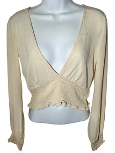URBAN OUTFITTERS Taran Bluse Größe SMALL gesmokt V-Ausschnitt bauchfreies Oberteil creme transparent - Bild 1 von 9
