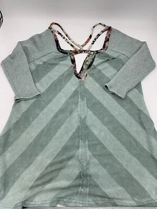 Buckle BKE Boutique Womens Size XS Xtra Small Sleeve Shirt Top Print Gimmick PIC - Picture 1 of 12
