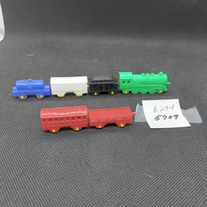 MOTOR TREN PLÁSTICO MÁS CINCO COCHES - Imagen 1 de 2