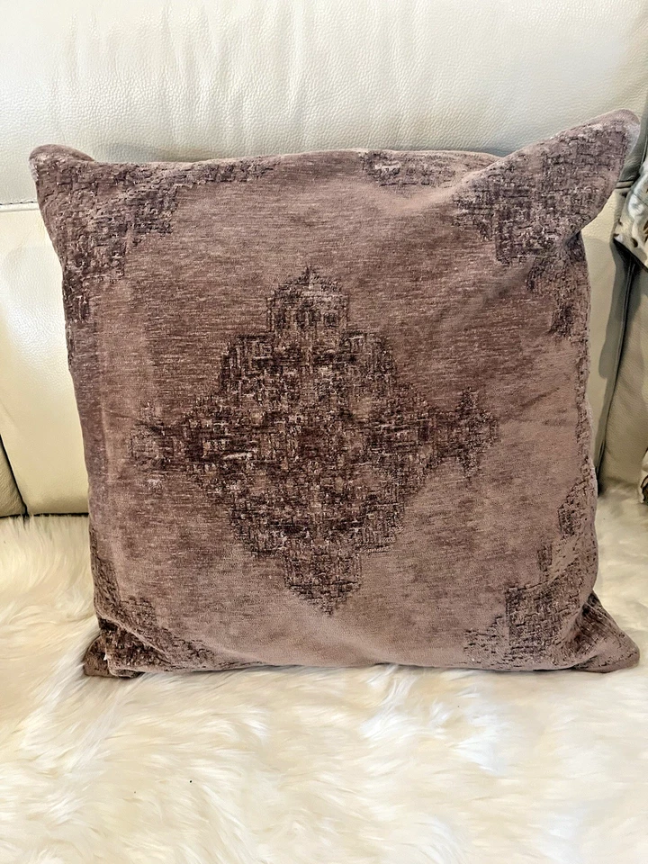 Fundas de almohada Pottery Barn Maddie medallón texturizado terciopelo marrón 22" farsa Foto 1 de 4