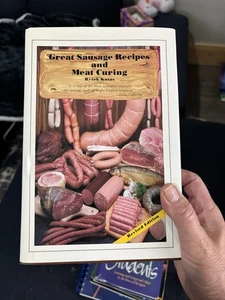 Great Sausage Recipes and Meat Curing Hardcover By Kutas, Rytek - Foto 1 di 5