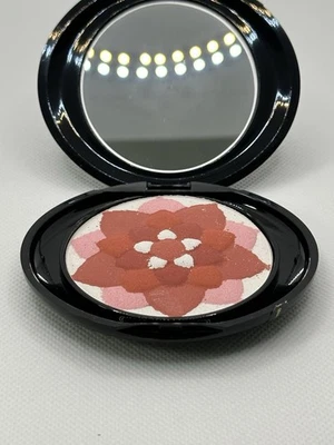 Signature Club A FRESH CUT FLOWERS Powder Blush .28oz/8g  MADE IN ITALY - Image 1 of 4