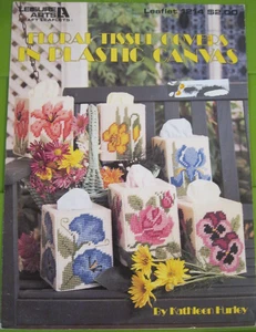 LEISURE ARTS LEAFLET #1214 FLORAL TISSUE COVERS IN PLASTIC CANVAS BY HURLEY '89 - Imagen 1 de 2