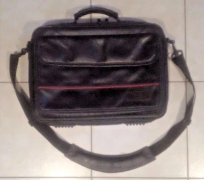 Targus Negro Vinilo Portátil Maletín de Viaje Bolso Mensajero, Hombro o Mano Foto 1 de 4