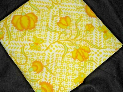 VINTAGE SEARS YELLOW ORANGE GREEN FLORAL JACOBEAN (1) TWIN FLAT SHEET 64 X 100 - Image 1 of 4