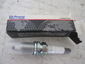 Bujía de cobre resistente Mopar SP000ZFR5N - Imagen 1 de 2