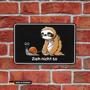 Schild: Zieh nicht so (Schnecke zieht Faultier) | Lustige Schilder Sprüche - Bild 1 von 3