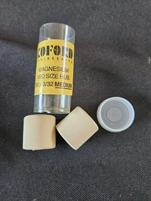 Pair Vintage Koford NOS 1/24 Slot Car Tires W/Magn Mid Sz Hub .760x3/32 Soft - Image 1 of 4