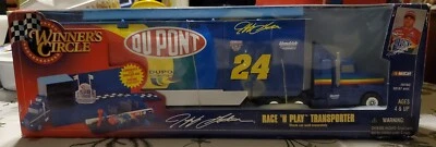 Plataforma transportadora Winner's Circle #24 Jeff Gordon/DuPont 1998 Race 'N' Play Foto 1 de 4