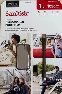 SanDisk 1TB Extreme Go SSD Portatile Velocità NVME USB 3.2 Gen 2 Robusto - Foto 1 di 8