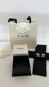 Authentic Chanel Strass Crystal CC Bow Stud Silver-tone Earrings New With Box W1 - Picture 1 of 9