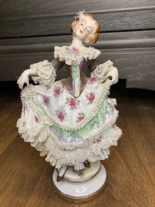 Beautiful Vintage Victorian Lady Figurine Floral Dress Porcelain Lace - Picture 1 of 12