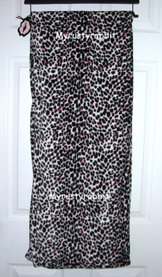 Manta de felpa con estampado de leopardo BETSEY JOHNSON 60x70 animal - Nueva Foto 1 de 4