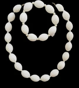 Trifari 1950er weiß Lucite Wirbel Perlen Halsband Halskette & Armband Set - Bild 1 von 7