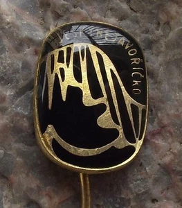 Javoricko Devon Calcites Cave System Helictites Caving Souvenier Pin Badge - Picture 1 of 2