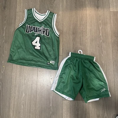 Camiseta de baloncesto reversible hacia arriba verde/blanca talla YXS # 4 con pantalones cortos Foto 1 de 4