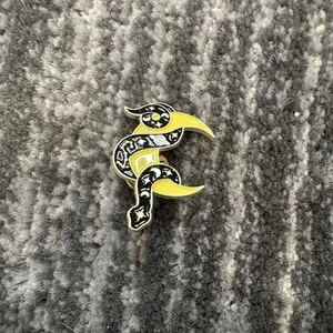 Enamel Pin Crescent Yellow Moon Snake Brooch Lapel Badge Backpack Hat Jewelry - Picture 1 of 3