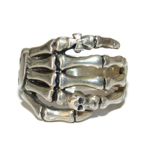 Anello uomo argento sterling teschio artigiano gotico dondolo biker mano scheletro ossa - Foto 1 di 4