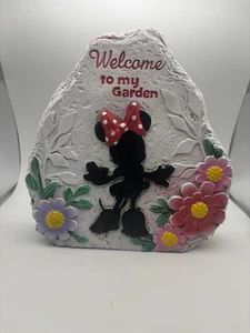 Disney Discovery Minnie Mouse Garten Stein 7 5/8" x 7 1/4" W LESEN - Bild 1 von 3