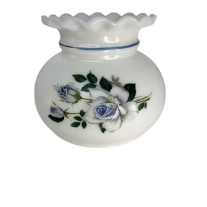 Pantalla de lámpara de huracán vintage de vidrio lechado azul rosa floral borde festoneado con volantes - Imagen 1 de 7