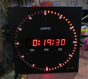Evertz digital clock with timecode and manual start. (23cm) - Picture 1 of 9
