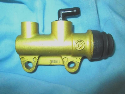 CILINDRO MAESTRO FRENO TRASERO DUCATI dorado y 748-998 ss st2 st3 st4s st monster Foto 1 de 2
