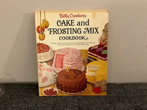 Betty Crocker Cakes and Frostings Mix Cookbook 1966 First Edition 5th Print - Bild 1 von 6