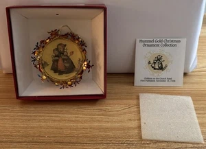 THE HUMMEL GOLDEN CHRISTMAS ORNAMENT COLLECTION "CHILDREN ON CHURCH RD" 1988 - Picture 1 of 6