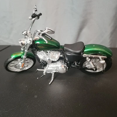 Harley Davidson XL 1200V 2013 Setenty-Two verde 1:12 de Maisto 32335 Cruiser Foto 1 de 4