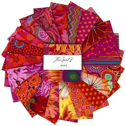 KAFFE FASSETT ~ VINEYARD 5" Paquete de Dijes Cuadrados en Rojos ~ 42 Piezas ~ Free Spirit Foto 1 de 1
