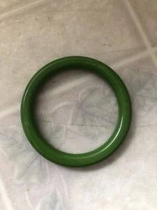 Vintage Avon Bangle Bracelet Emerald Green Color Go Round Plastic - Picture 1 of 3