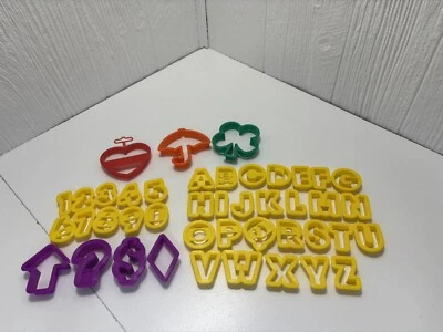 Juego de cortador de galletas de plástico amarillo ABC números del alfabeto con extras 43 piezas en total Foto 1 de 4